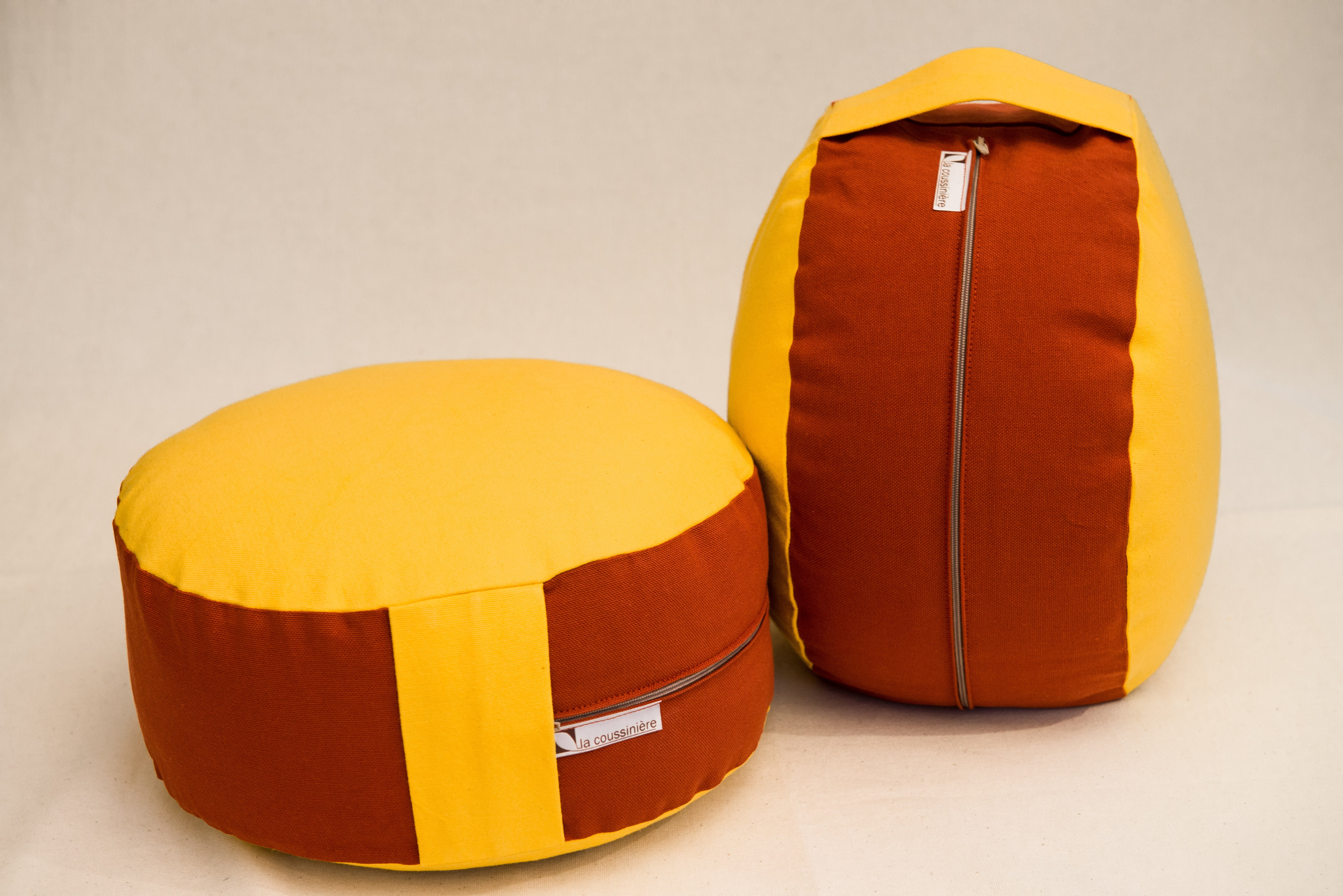 Zafu bio en petit &eacute;peautre avec housse : coussin de yoga, m&eacute;ditation ou d&eacute;coration &eacute;co-responsable